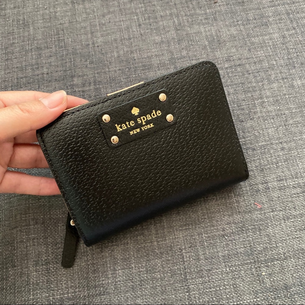 kate spade wallet NWT - Picture 1 of 3
